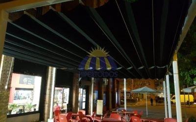 Las terrazas lucen mejor con un cerramiento y una pérgola de calidad