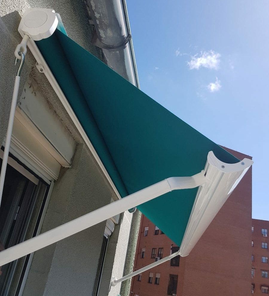 Instalación de toldo para ventana en Vicálvaro